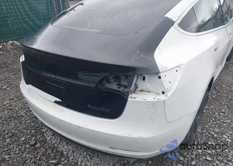 2019 Tesla Model 3 Long Range/Performance z USA, uszkodzony, nr VIN 5YJ3E1EB3KF429488